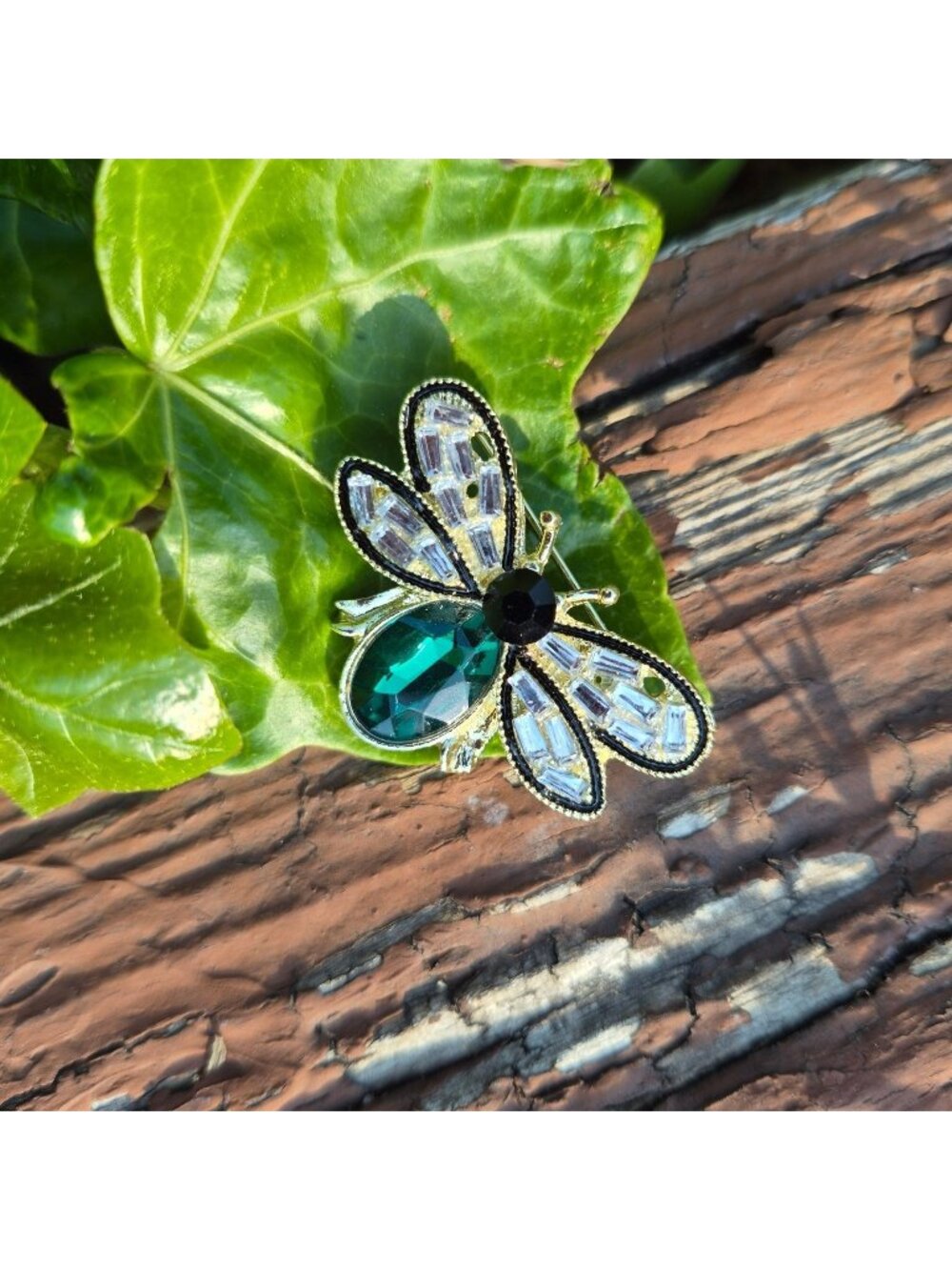 ⭐Bee-Shaped Crystal Animal Brooch Pin With Emerald Green Gemstone Accent Gold